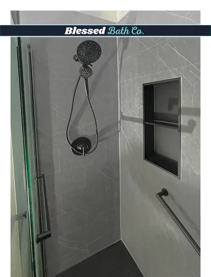 Walk-in shower with a matte black door, recessed niche and dark shower base